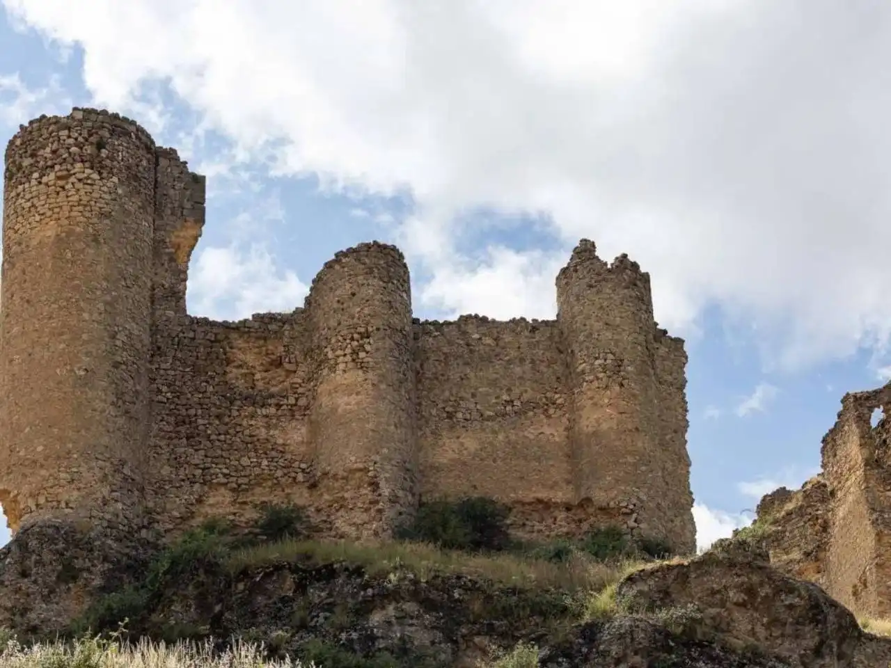 Außenansicht von Gebäude zum Verkauf in Sigüenza