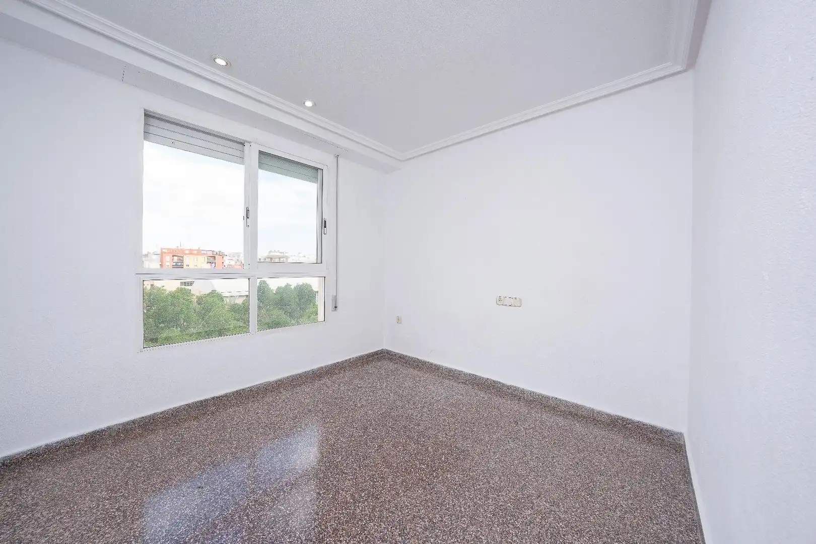 Habitación de Piso en venta en Elche / Elx con Aire acondicionado, Terraza y Balcón