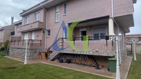 Foto 3 de Casa o xalet en venda a Juan Fernandez Garcia - Urbanización Villazulema, Villaquilambre, León