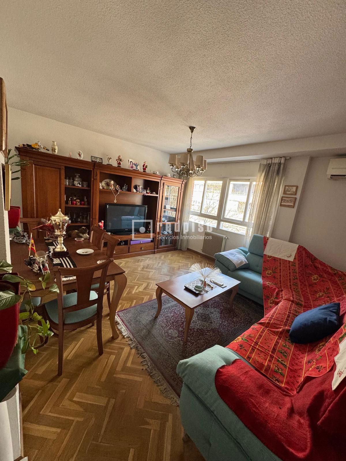 Living room of Flat for sale in Torrejón de Ardoz  with Air Conditioner, Heating and Parquet flooring