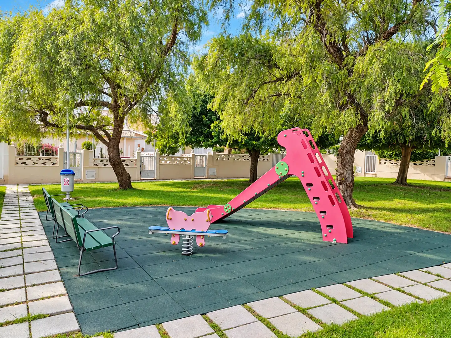 Garden of Detached homes for sale in Pueblo Español - Coveta Fumá