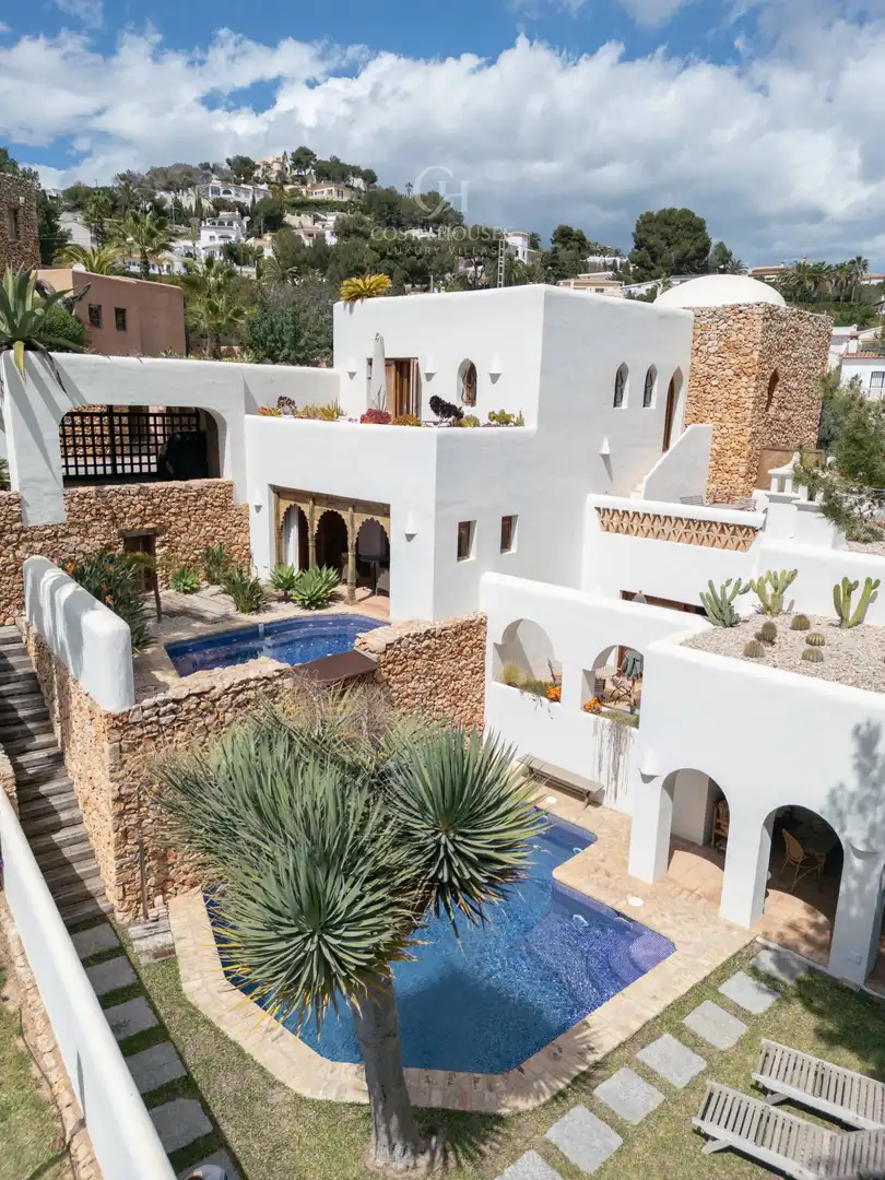 Vista exterior de Casa o xalet en venda en Moraira amb Aire condicionat, Calefacció i Jardí privat