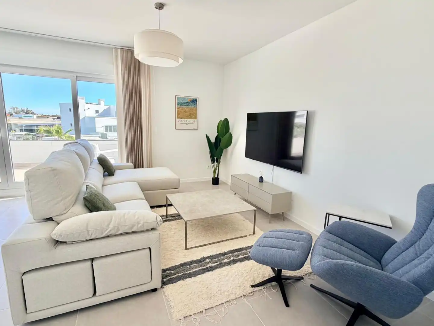 Sala de estar de Apartamento de alquiler en Estepona con Aire acondicionado, Terraza y Amueblado