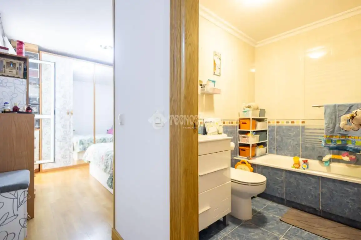 Habitación de Piso en venta en Castellanos de Moriscos con Calefacción, Terraza y Trastero
