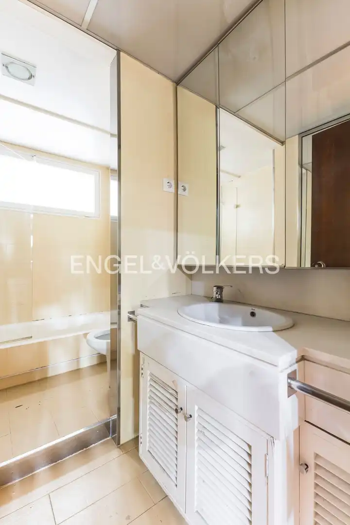 Bathroom of Flat for sale in Madrid  with Heating, Private garden and Terrace