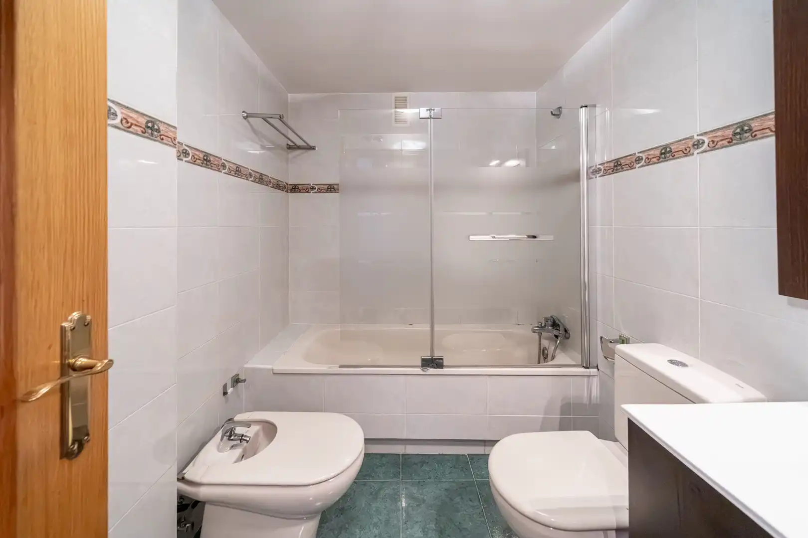 Bathroom of Flat for sale in Torrejón de Ardoz  with Air Conditioner, Heating and Parquet flooring