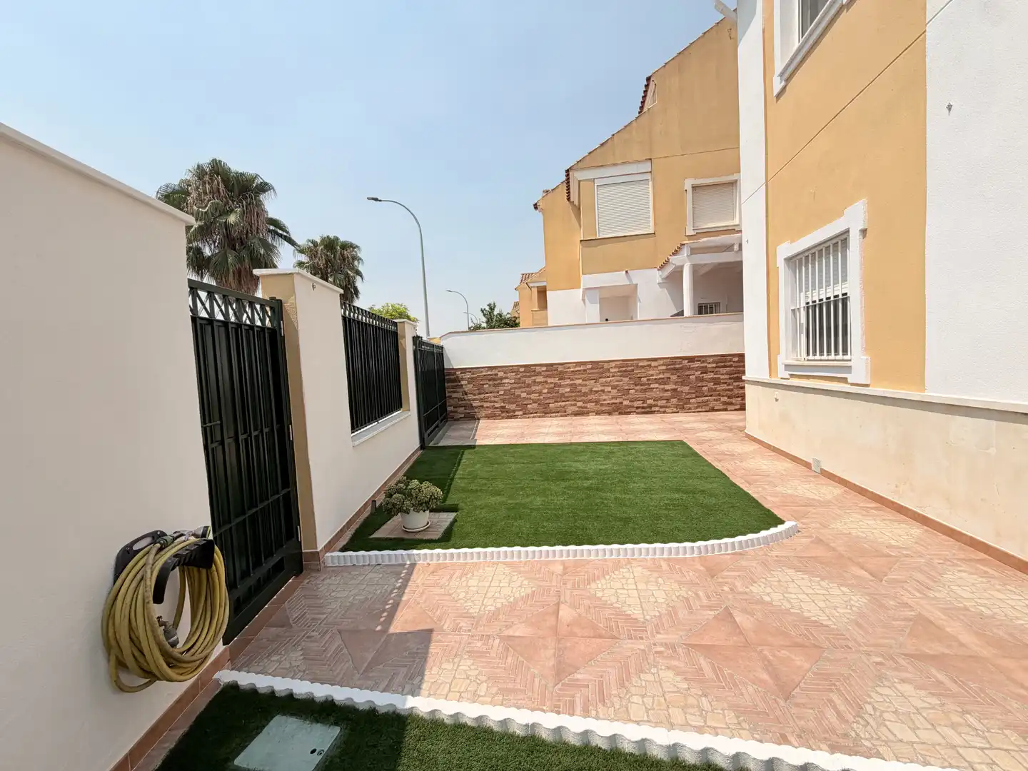 Jardí de Casa o xalet en venda en Espartinas amb Aire condicionat, Terrassa i Traster