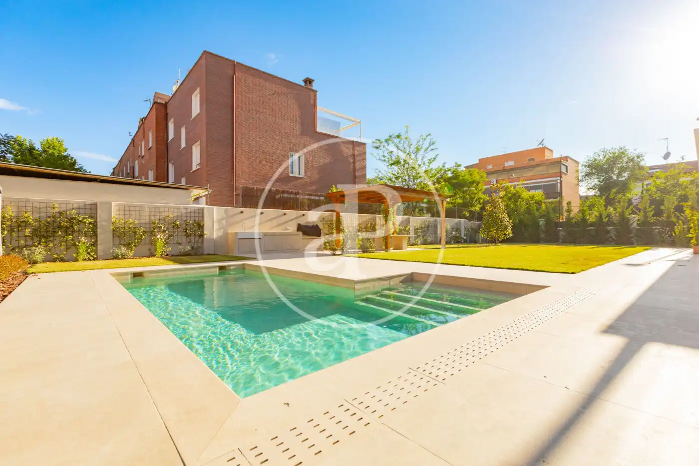 Swimming pool of Houses for rent in Madrid  with Air Conditioner, Heating and Private garden