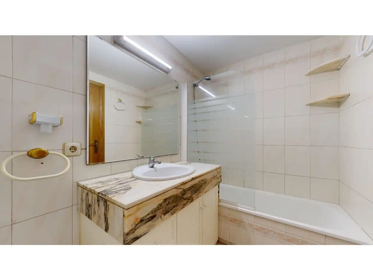 Baño de Piso en venta en Valencia con Aire acondicionado, Calefacción y Jardín privado