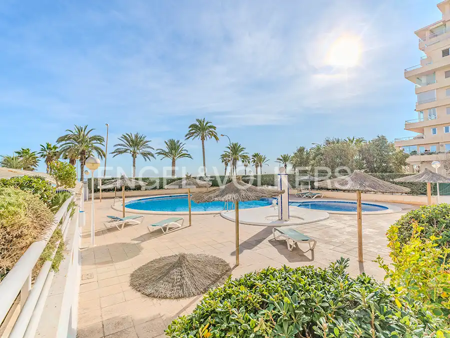 Außenansicht von Wohnung zum Verkauf in Alicante / Alacant mit Klimaanlage, Heizung und Gemeinschaftspool