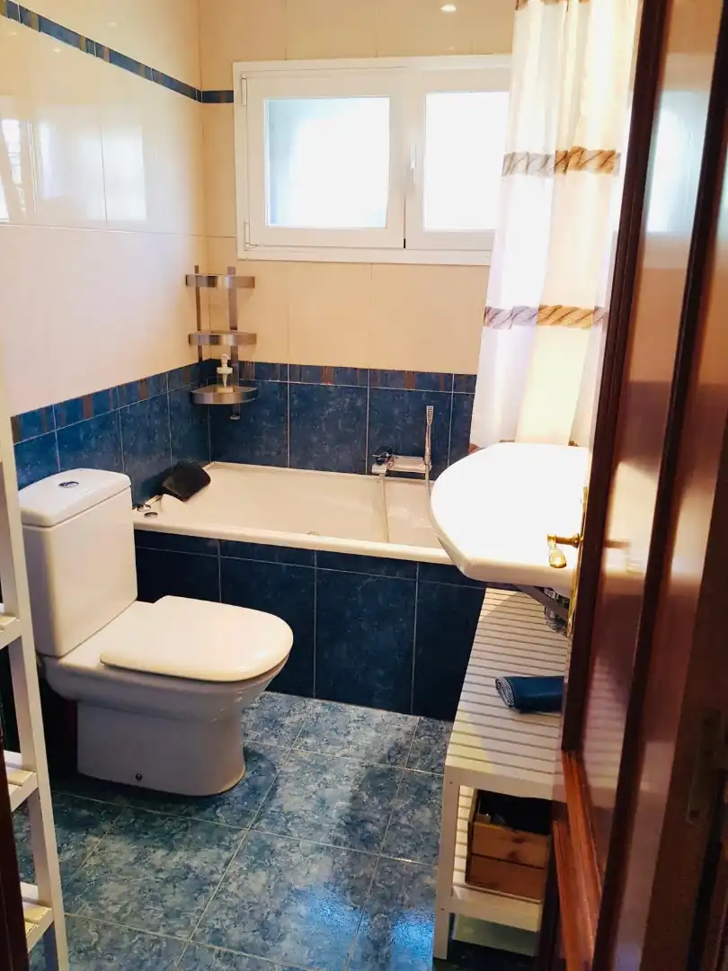 Baño de Casa o chalet en venta en Navahondilla con Calefacción, Jardín privado y Parquet