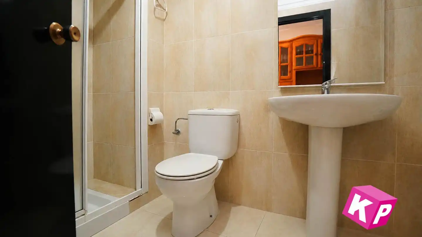 Badezimmer von Wohnung zum Verkauf in Santa Pola mit Klimaanlage, Terrasse und Möbliert
