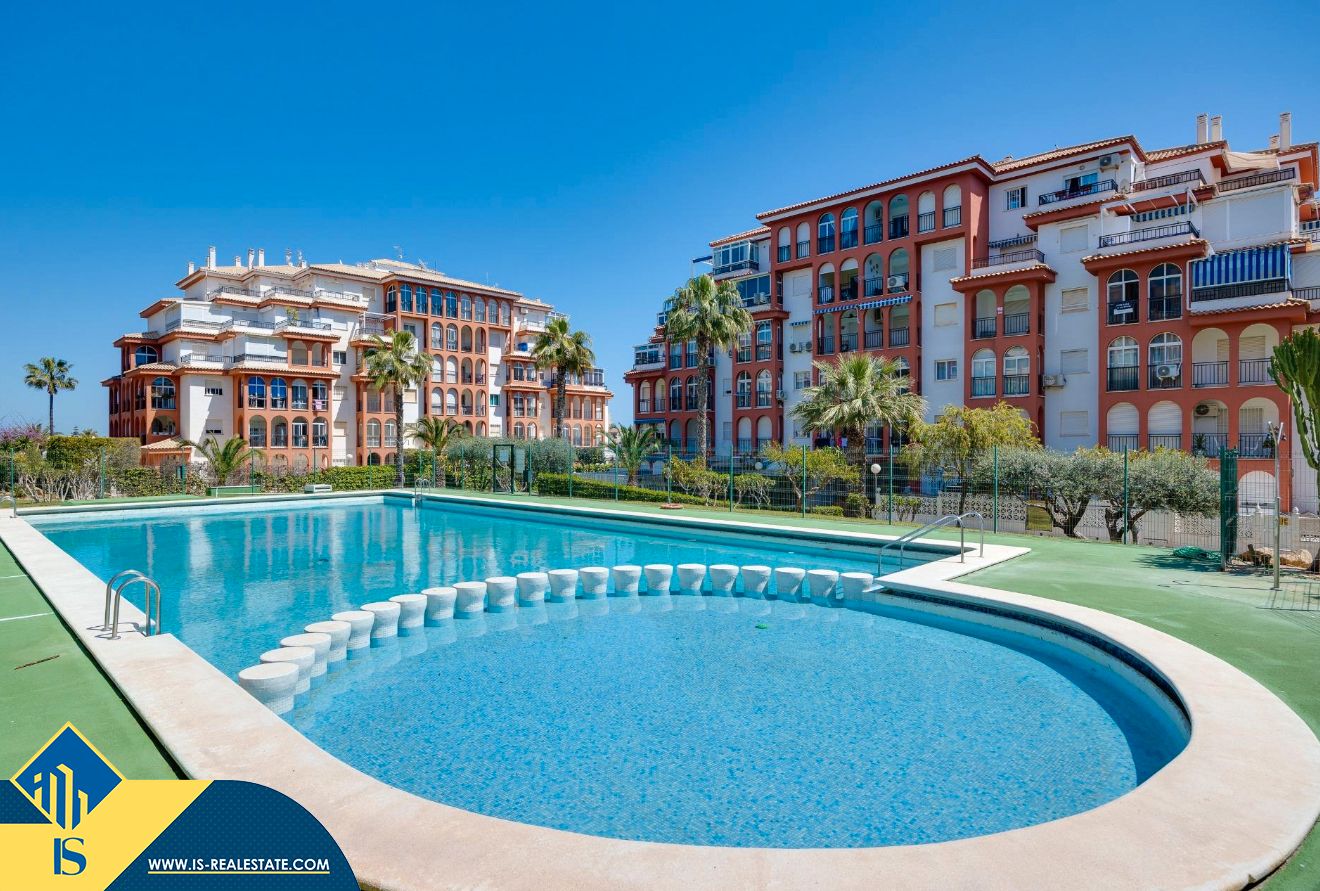 Piscina de Apartamento en venta en Torrevieja con Aire acondicionado, Calefacción y Terraza