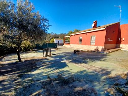 Vista exterior de Casa o xalet en venda en Guillena amb Piscina