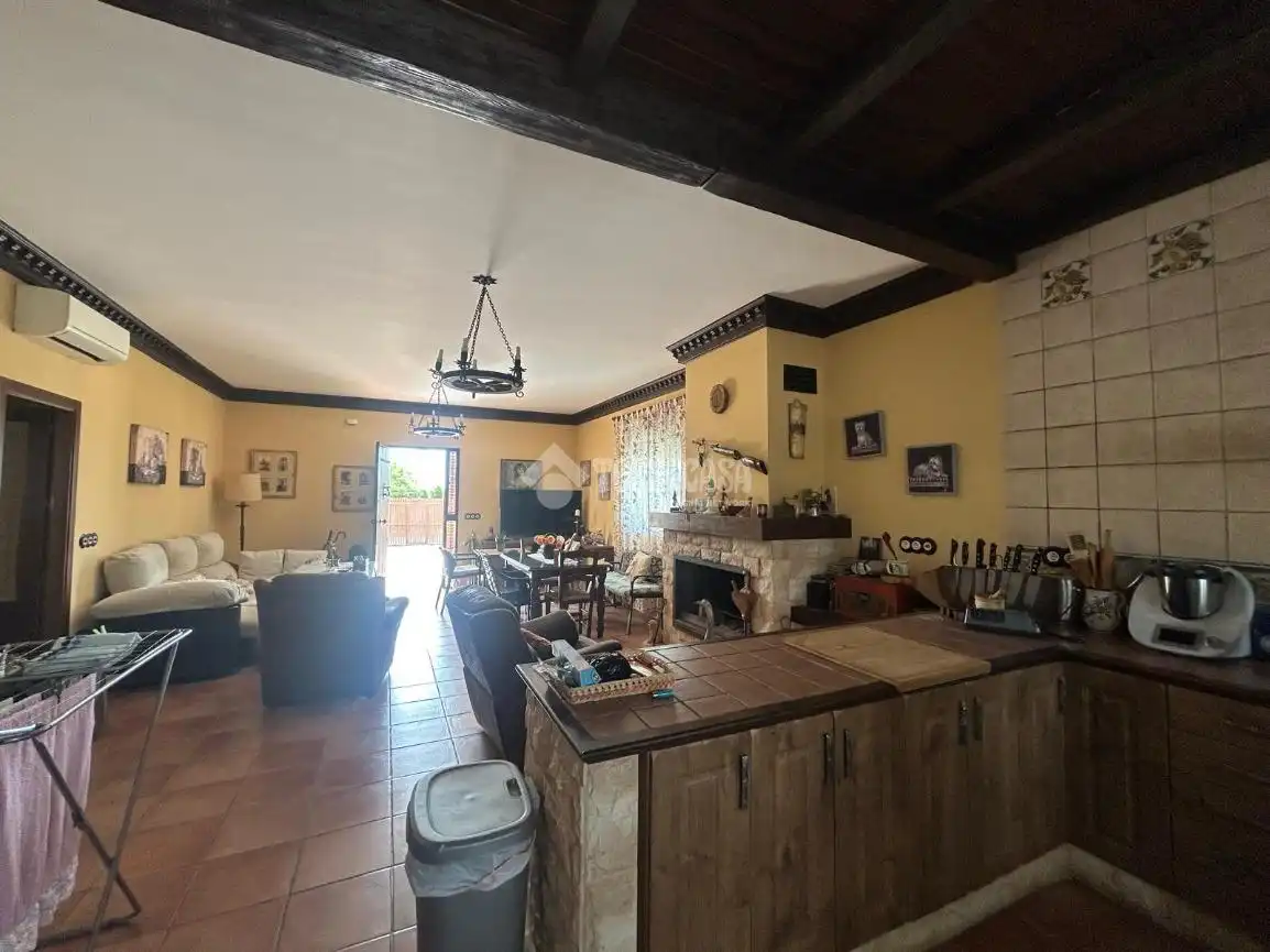 Sala d'estar de Finca rústica en venda en Arahal amb Aire condicionat i Parquet