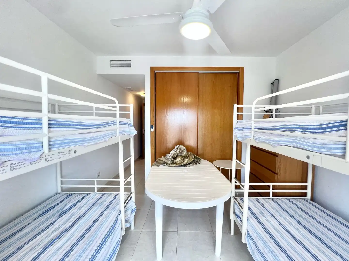 Schlafzimmer von Dachboden zur Miete in La Manga del Mar Menor mit Klimaanlage, Heizung und Terrasse