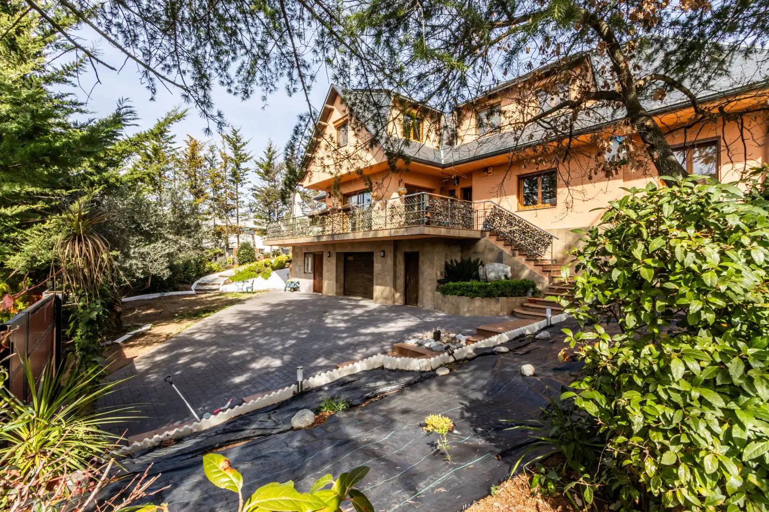 Vista exterior de Casa o xalet en venda en Matadepera amb Calefacció, Parquet i Terrassa