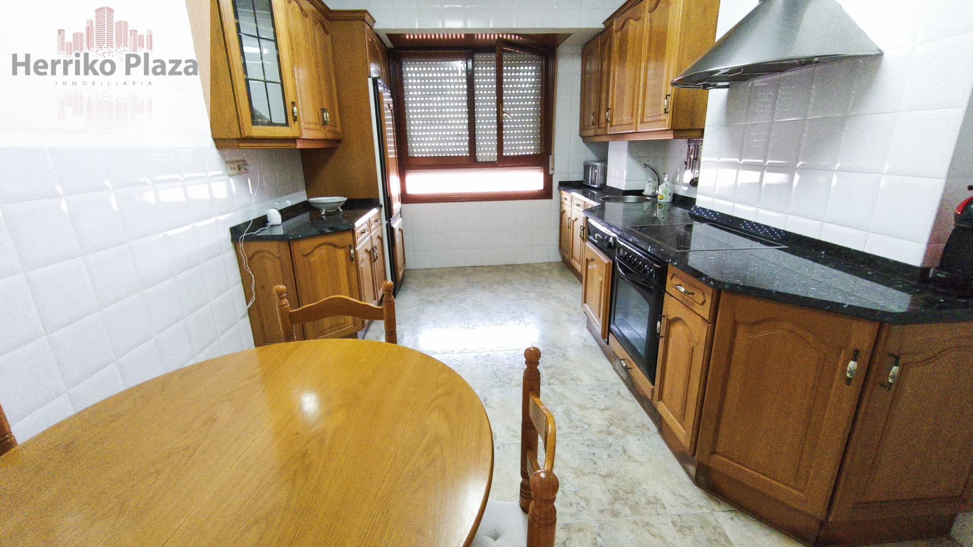 Cuina de Pis en venda en Barakaldo  amb Calefacció, Terrassa i Moblat