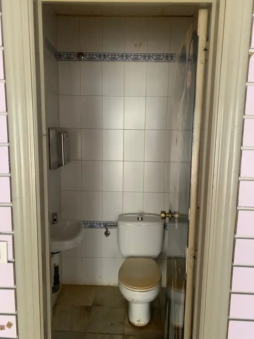 Badezimmer von Geschaftsraum zur Miete in La Línea de la Concepción
