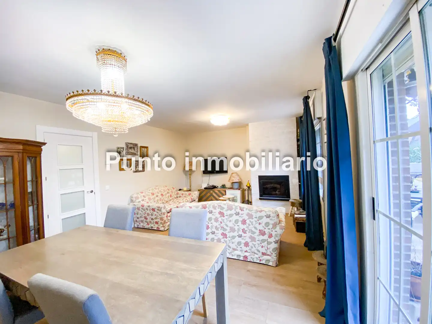 Sala d'estar de Casa adosada en venda en Valladolid amb Calefacció, Jardí privat i Parquet