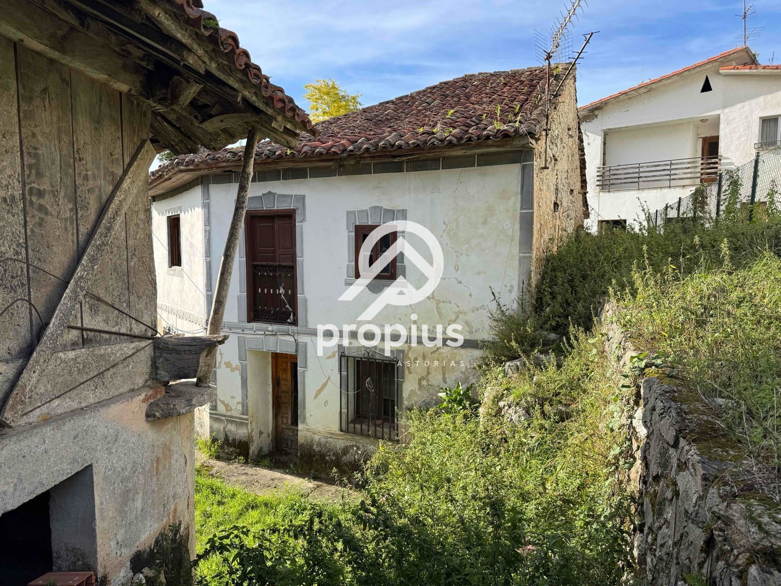 Vista exterior de Casa o xalet en venda en Llanes amb Jardí privat i Traster