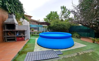 Piscina de Casa o xalet en venda en Abrera amb Aire condicionat, Calefacció i Jardí privat