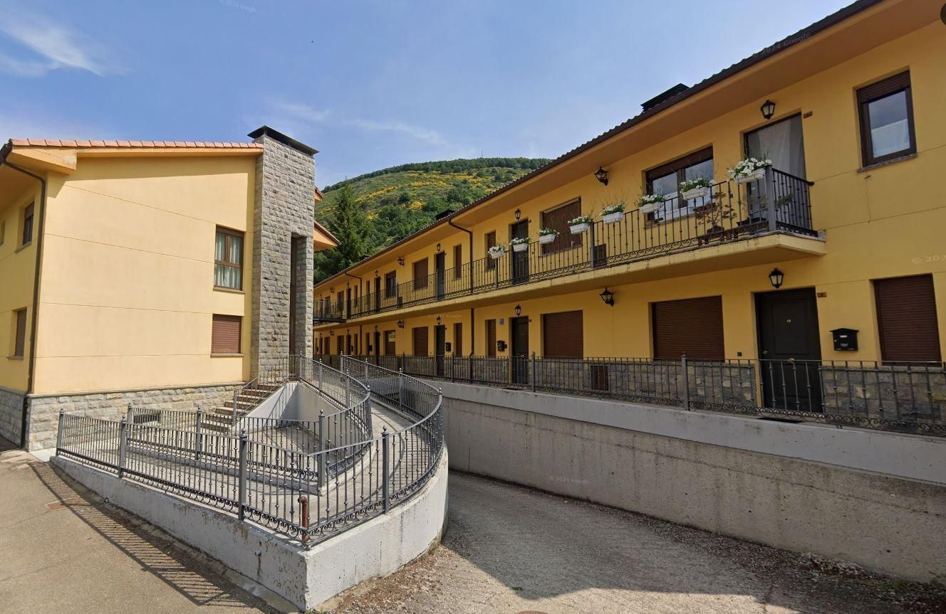 Exterior view of Garage for sale in Puebla de Lillo