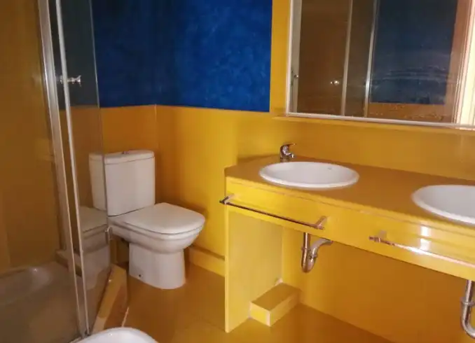 Baño de Ático en venta en Getafe con Calefacción, Parquet y Trastero