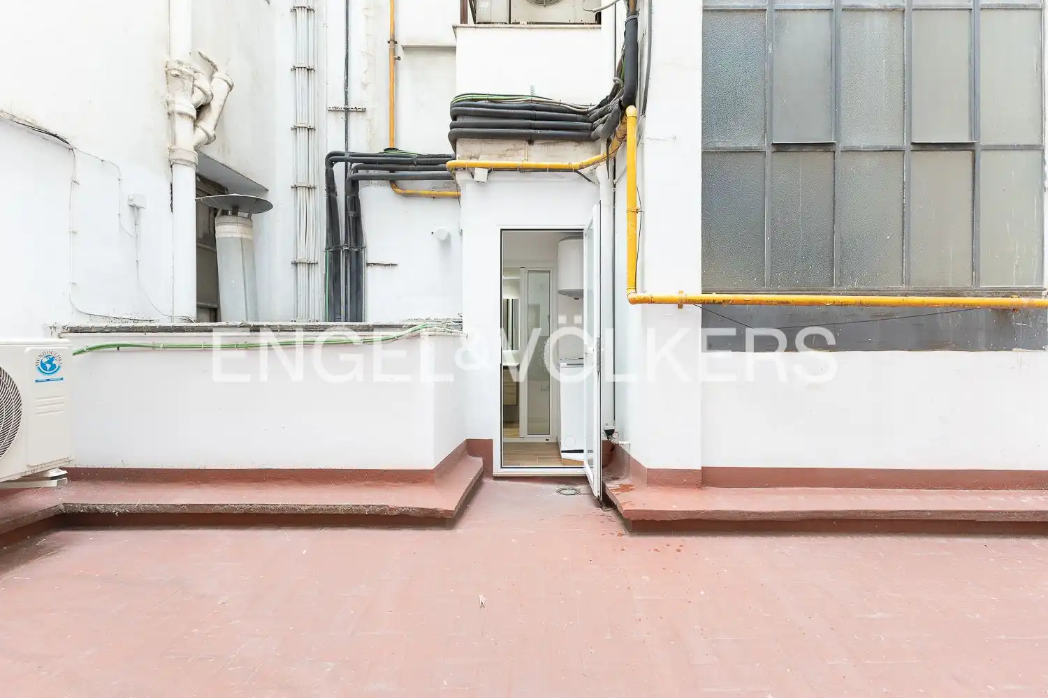 Exterior view of Flat for rent in Valencia  with Air Conditioner, Heating and Terrace