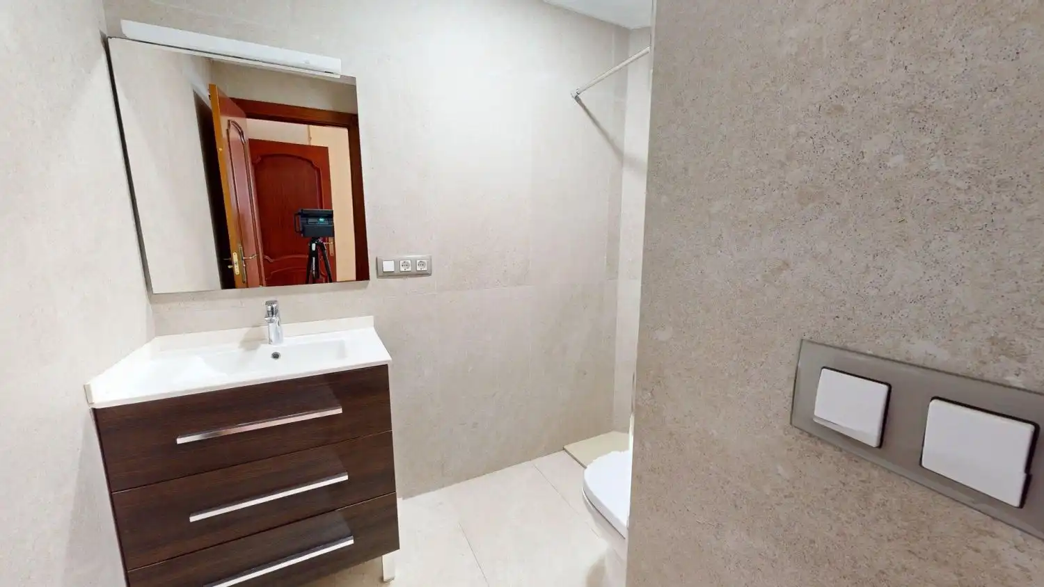 Bathroom of Flat for rent in Sevilla  with Air Conditioner, Heating and Terrace