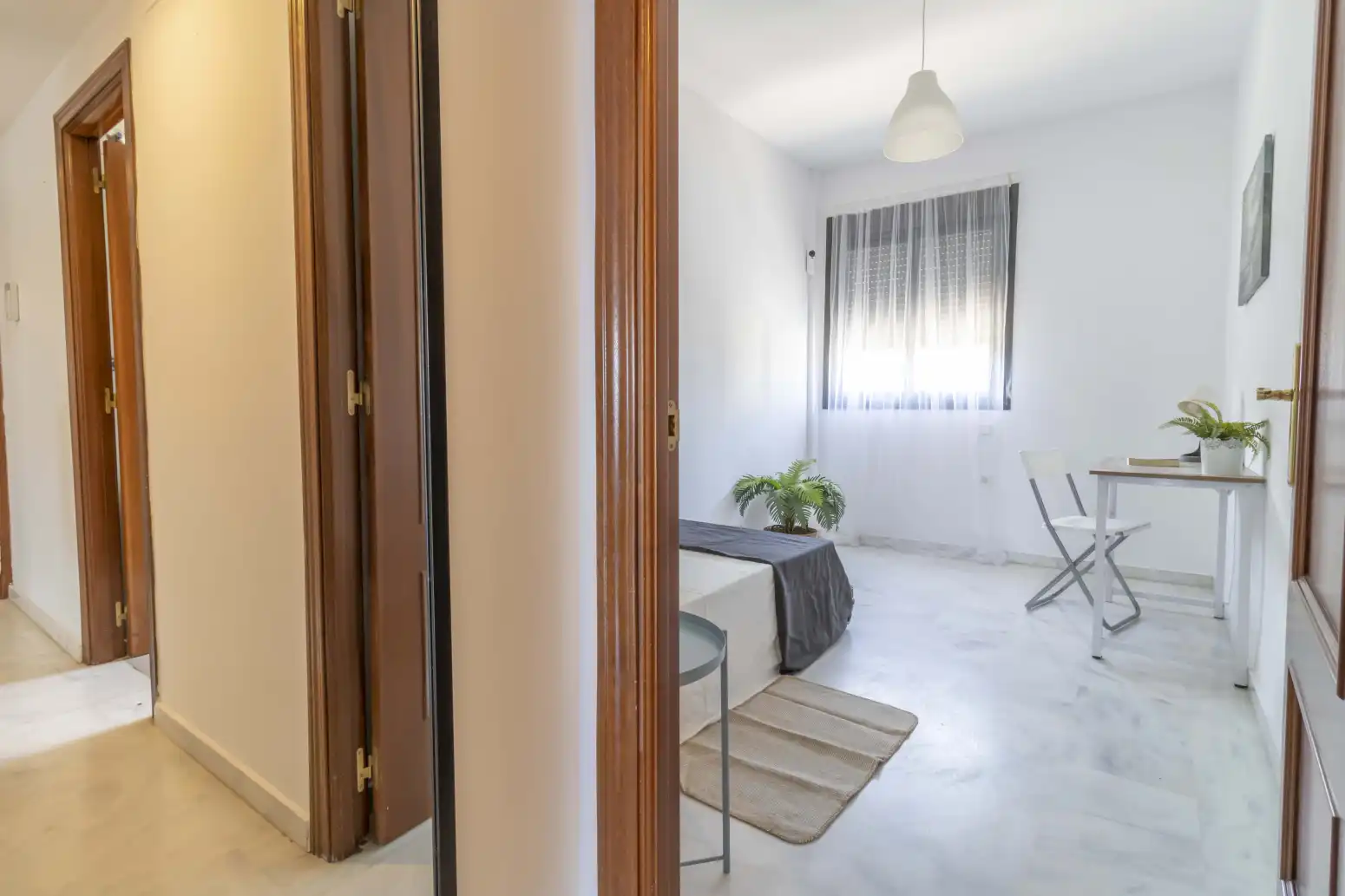 Schlafzimmer von Wohnung zum Verkauf in Mairena del Aljarafe mit Klimaanlage, Privatgarten und Terrasse