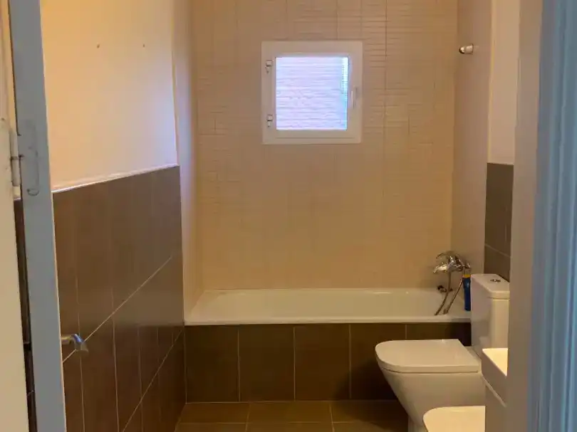 Bany de Casa o xalet en venda en Espartinas amb Aire condicionat, Jardí privat i Piscina