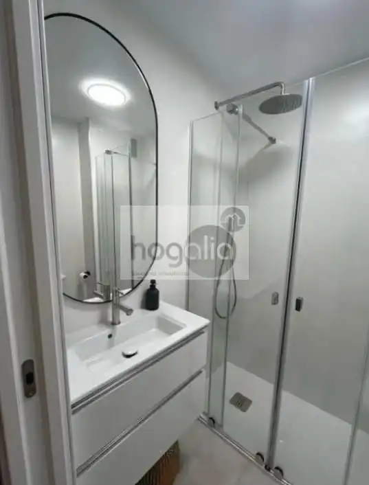 Badezimmer von Wohnung zur Miete in Sevilla mit Klimaanlage, Terrasse und Möbliert