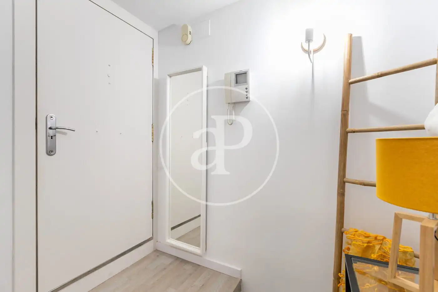 Wohnung zum Verkauf in Barcelona mit Klimaanlage, Heizung und Terrasse
