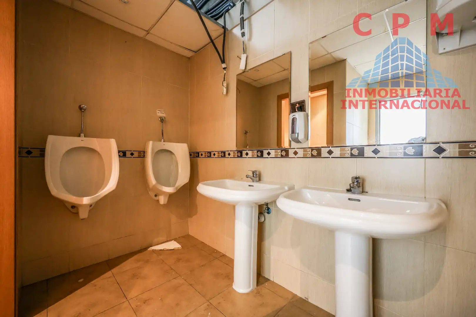 Baño de Nave industrial de alquiler en Madrid con Calefacción