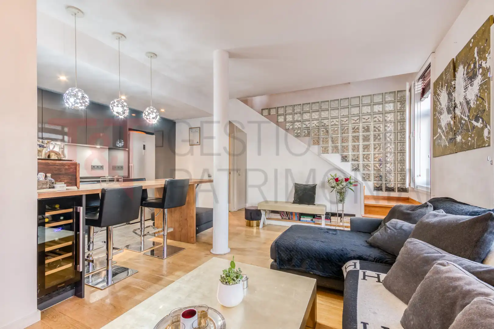 Penthouse mit Aufzug zum Verkauf in Rambla del Raval 4