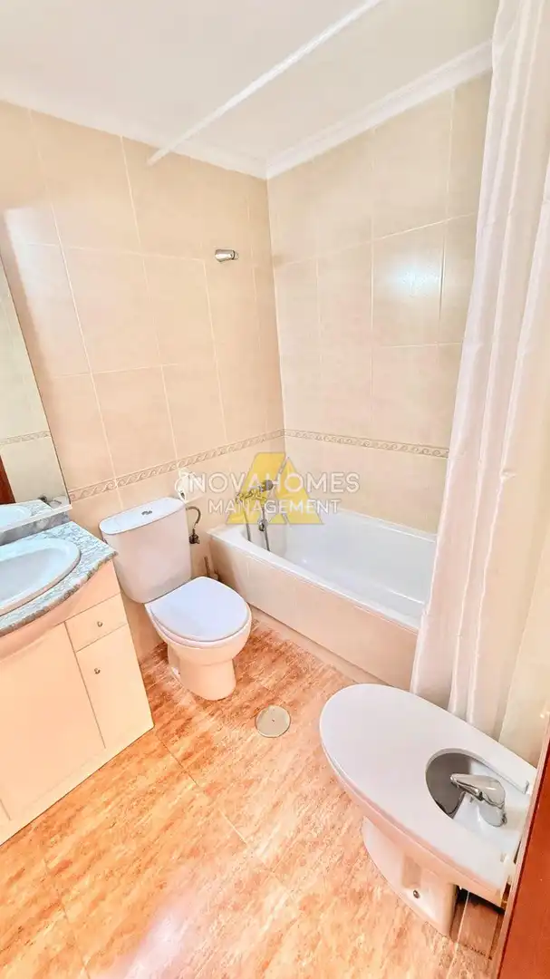 Badezimmer von Wohnungen zum Verkauf in La Manga del Mar Menor mit Klimaanlage, Heizung und Terrasse