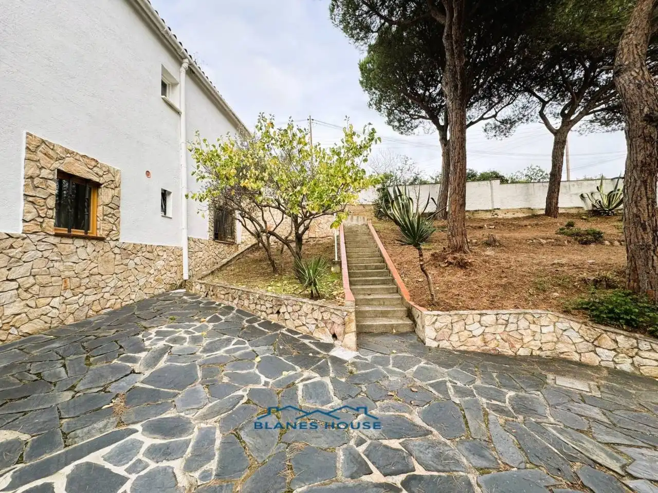 Vista exterior de Casa o xalet en venda en Tordera amb Aire condicionat, Jardí privat i Terrassa