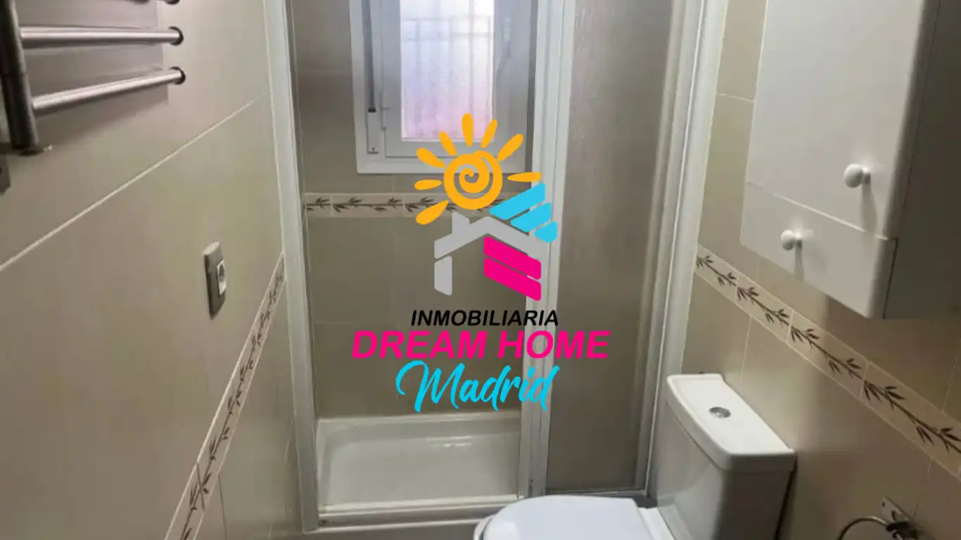 Bathroom of Flat for sale in Madrid  with Heating and Furnished