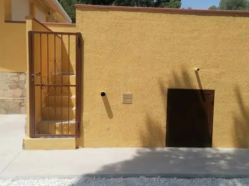 Vista exterior de Casa o xalet en venda en La Nucia amb Aire condicionat, Parquet i Piscina
