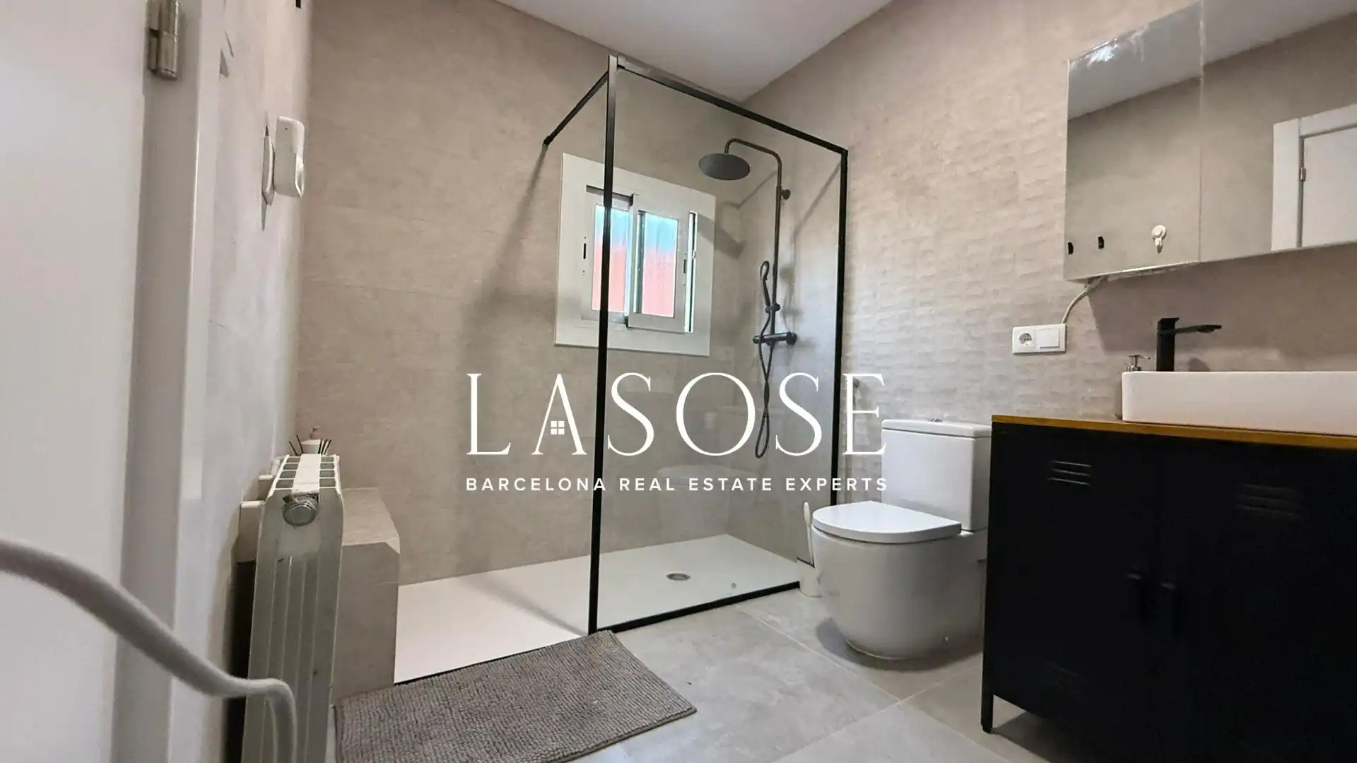 Badezimmer von Wohnung zur Miete in Vilanova i la Geltrú mit Klimaanlage, Terrasse und Möbliert