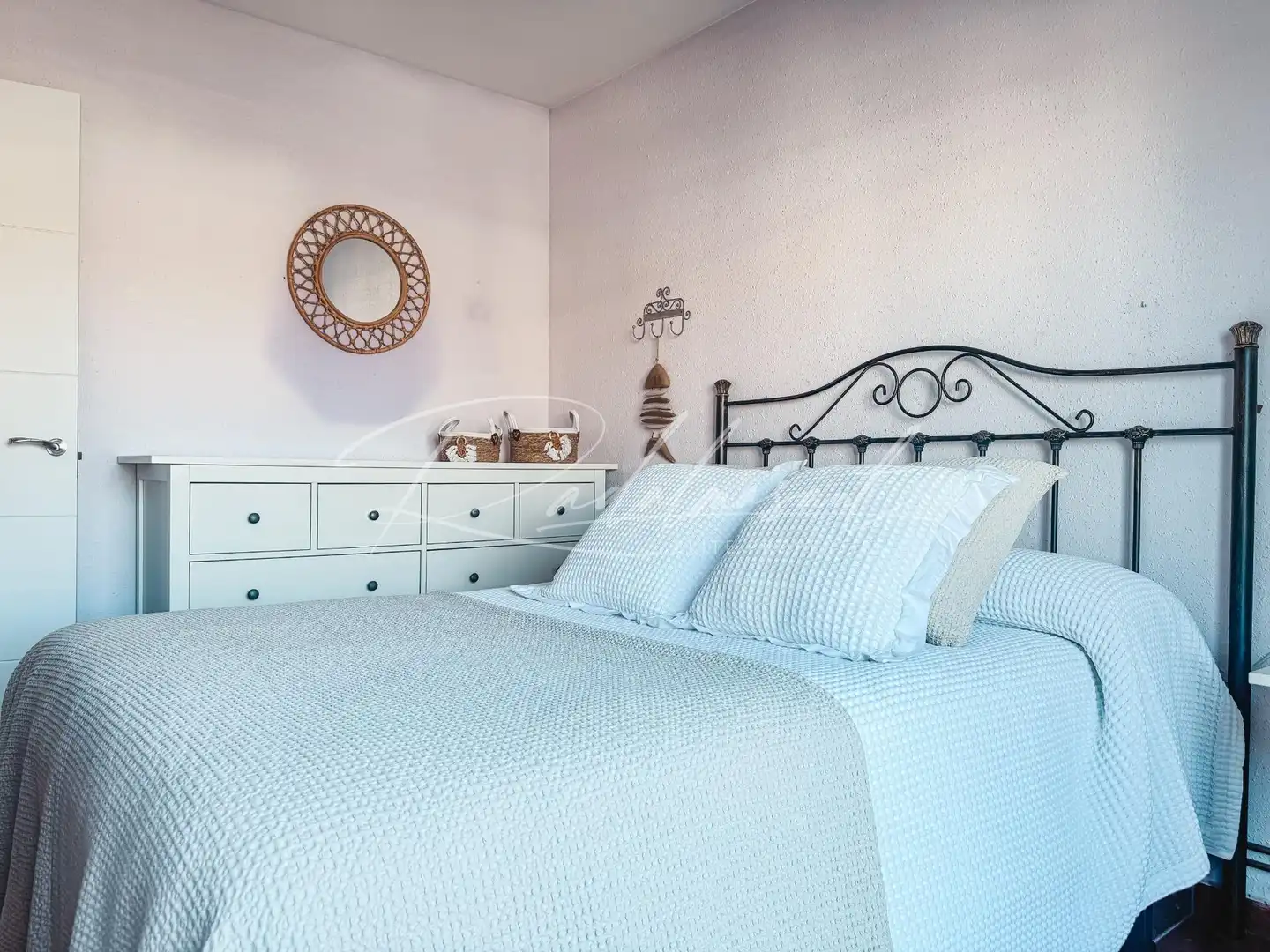 Schlafzimmer von Einfamilien-Reihenhaus zum Verkauf in Cambrils mit Klimaanlage, Heizung und Privatgarten