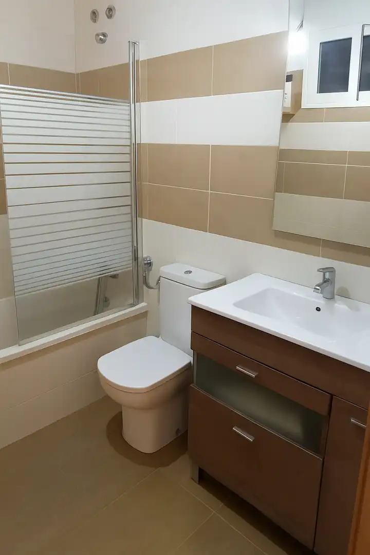 Badezimmer von Wohnung zur Miete in Ferrol