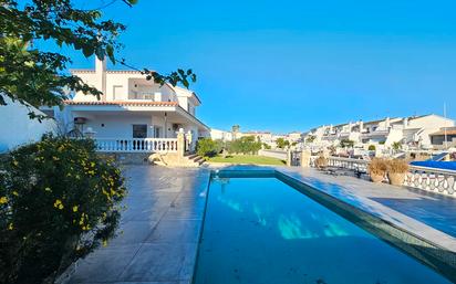Swimming pool of House or chalet for sale in Empuriabrava  with Air Conditioner, Heating and Private garden