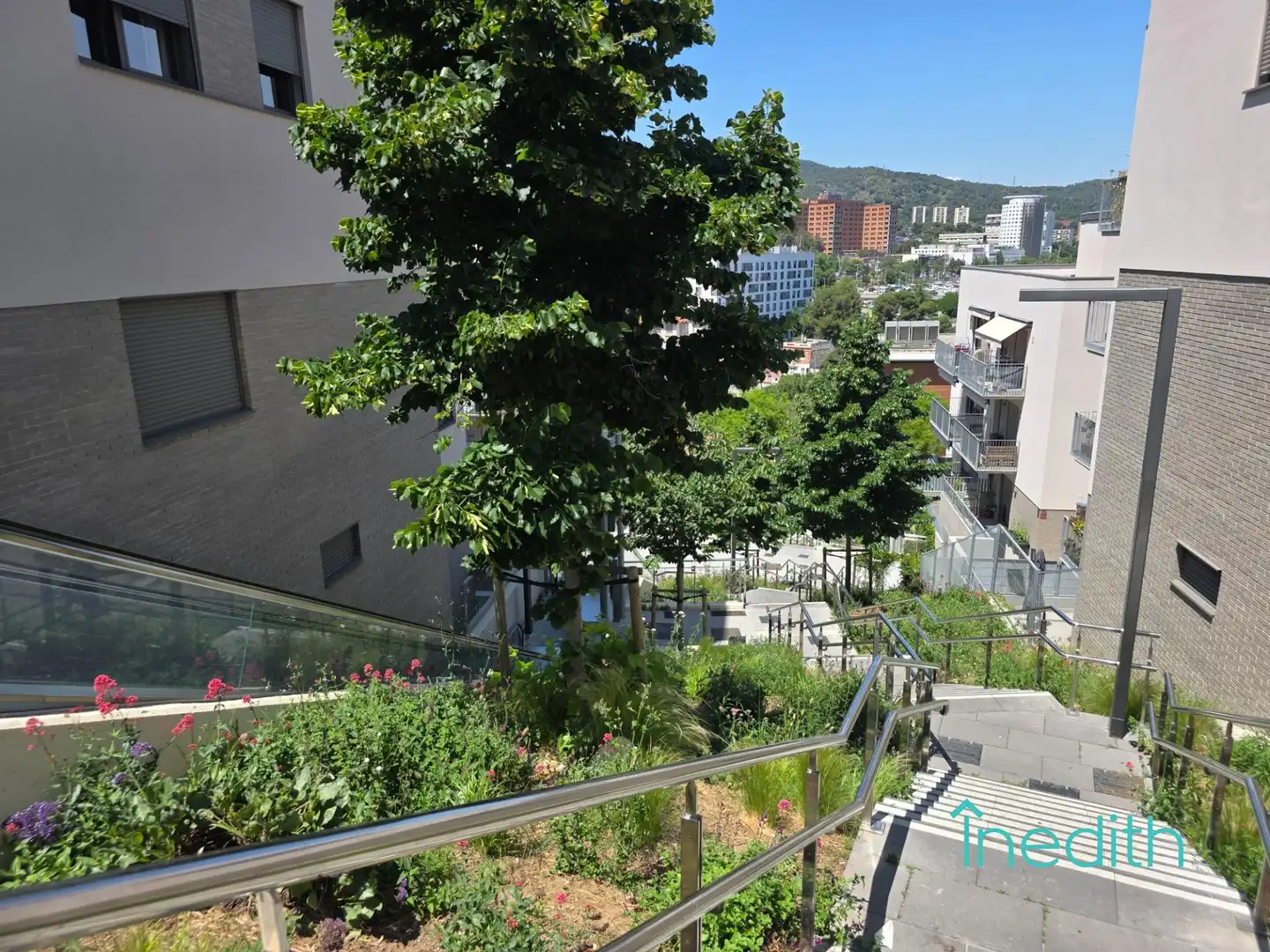 Vista exterior de Casa o xalet en venda en Barcelona amb Aire condicionat, Calefacció i Terrassa