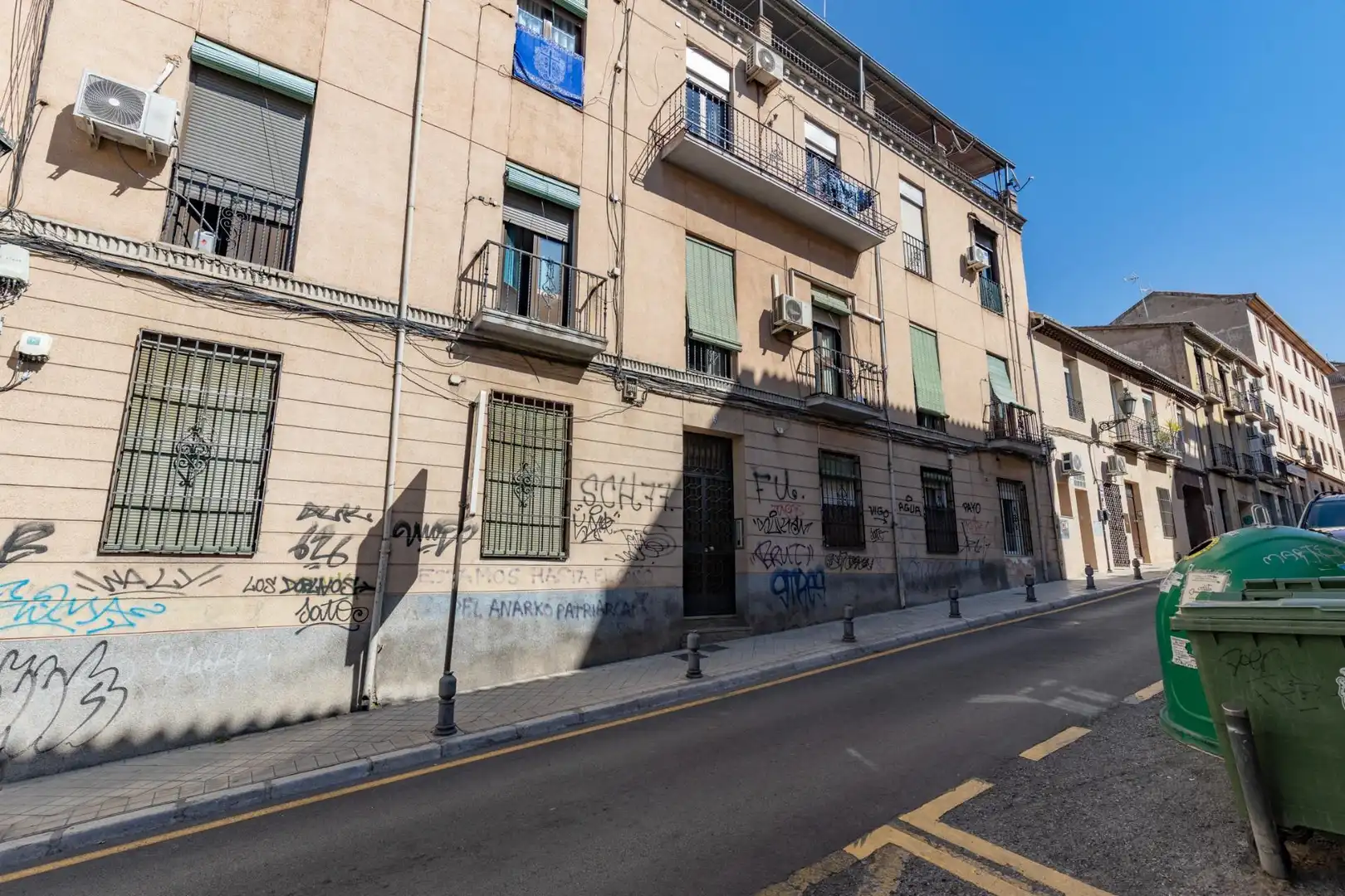 Exterior view of Flat for sale in Granada  with Air Conditioner, Heating and Storage room