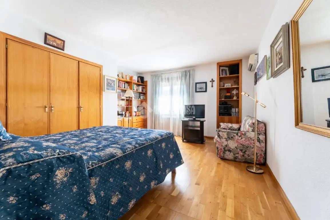 Habitación de Casa adosada en venta en Madrid con Aire acondicionado, Calefacción y Parquet
