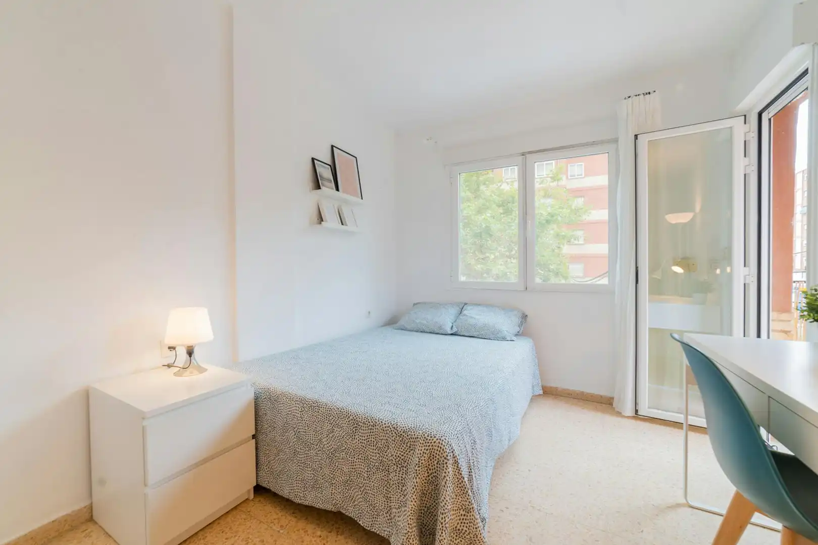 Bedroom of Flat for share in Valencia  with Furnished, Washing machine and TV