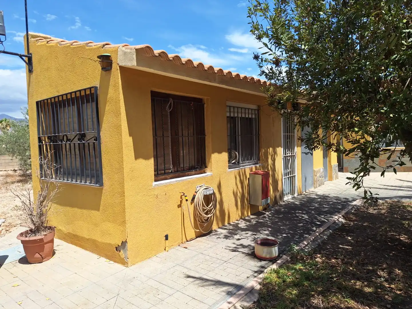 Vista exterior de Casa o xalet en venda en Alicante / Alacant amb Jardí privat, Terrassa i Traster
