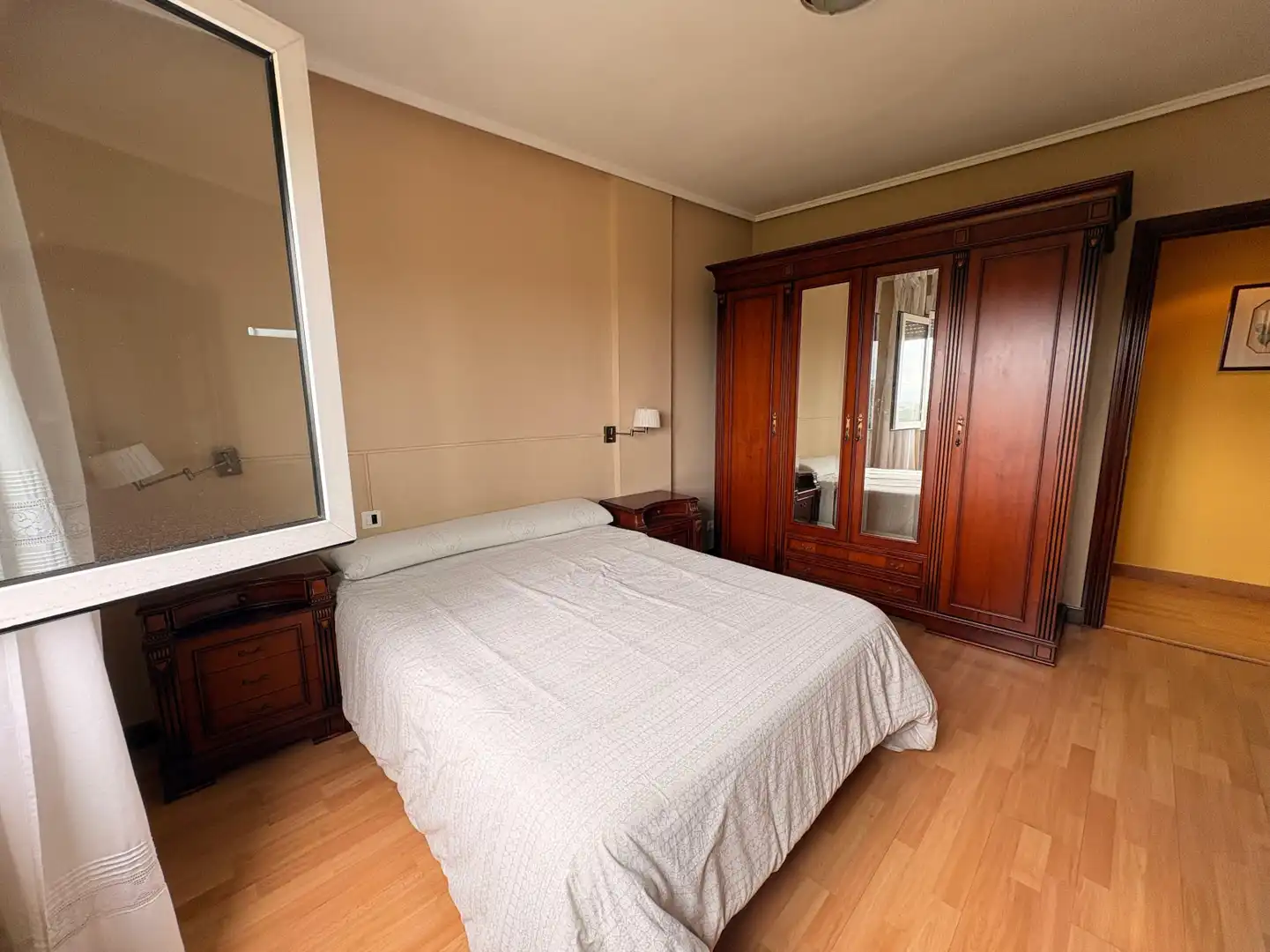 Bedroom of Flat for sale in Gijón   with Heating, Parquet flooring and Furnished